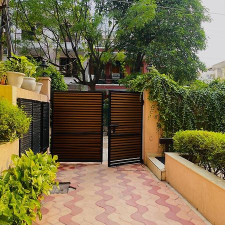 Bedchambers Serviced Apartments, Sector 40 Гургаон Экстерьер фото