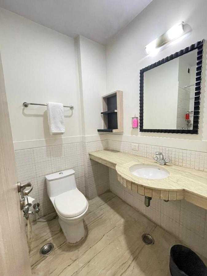 Bedchambers Serviced Apartments, Sector 40 Гургаон Экстерьер фото