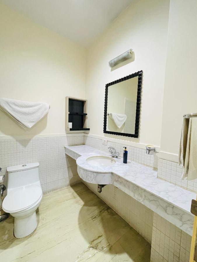 Bedchambers Serviced Apartments, Sector 40 Гургаон Экстерьер фото